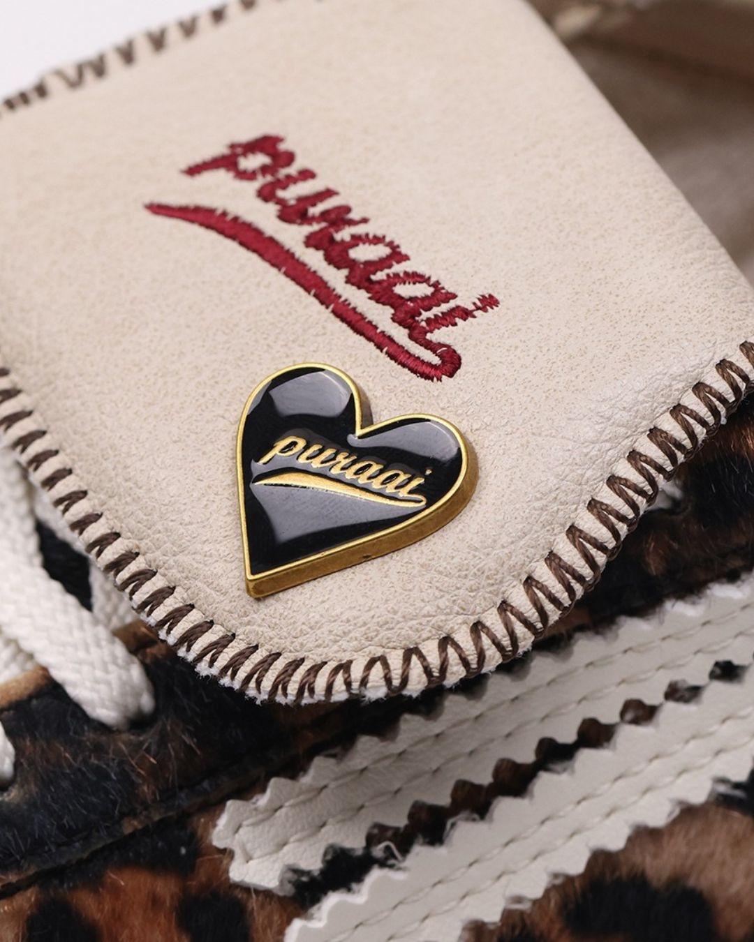 Pin Corazón Negro Puraai