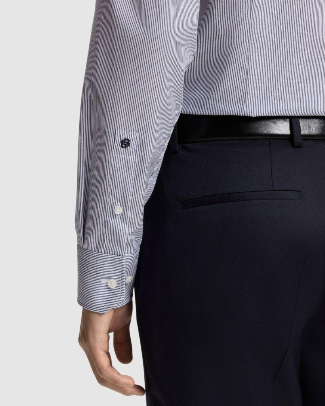 Camisa BOSS slim fit en sarga de algodón a rayas 