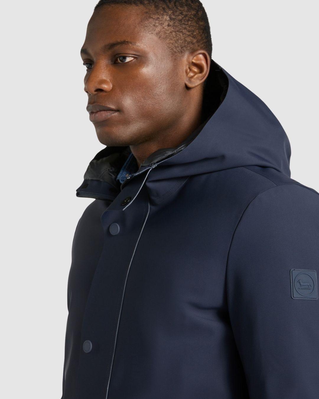 Trench Técnico con Capucha